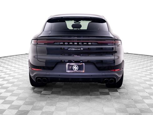 Used 2024 Porsche Cayenne S AWD/4WD image 4