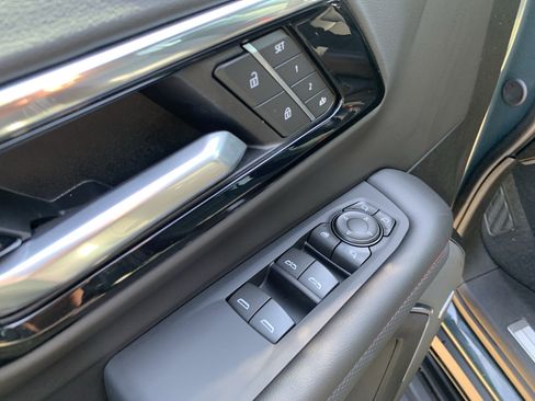 Used 2025 Chevrolet Tahoe RST w/ Advanced Technology Package AWD/4WD image 15