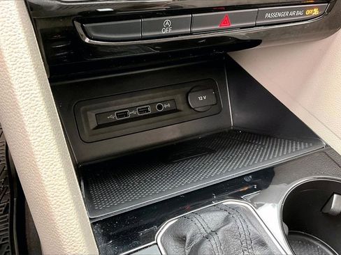 Used 2021 Volkswagen Atlas SEL Premium image 33