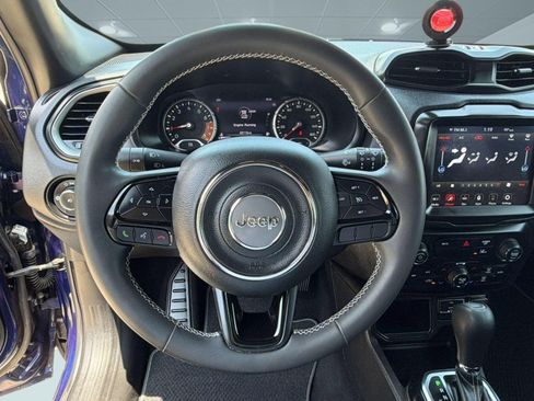 Used 2021 Jeep Renegade Latitude FWD image 17