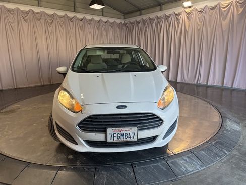 Used 2014 Ford Fiesta SE image 2