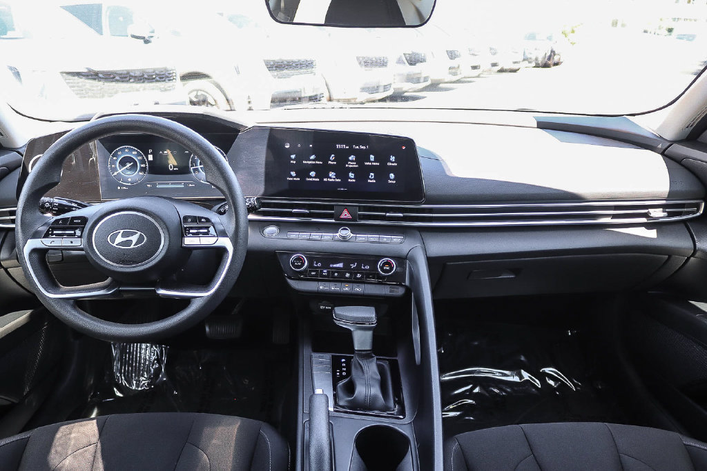 Used 2024 Hyundai Elantra SEL FWD image 12