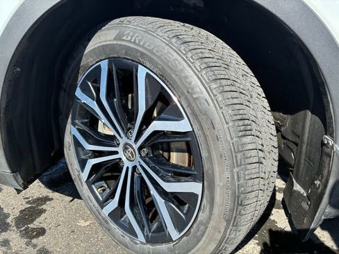 Used 2024 Toyota Crown Limited image 10