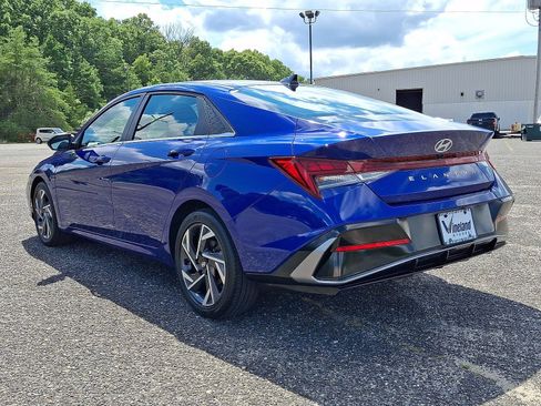 Certified 2025 Hyundai Elantra SEL FWD image 28