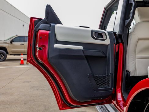 Used 2025 Ford Bronco Heritage Edition AWD/4WD image 38