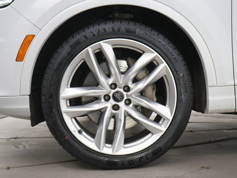 Used 2018 Audi Q7 3.0T Prestige w/ Prestige Package AWD/4WD image 31