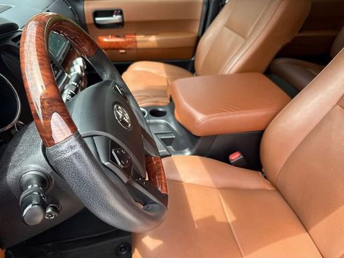 Used 2021 Toyota Sequoia Platinum RWD image 17