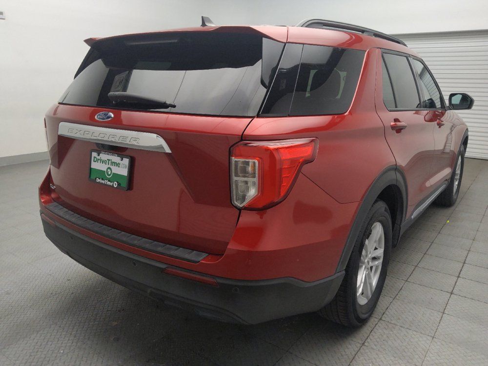 Used 2024 Ford Explorer XLT RWD image 9