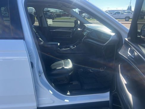 Used 2022 Jeep Grand Cherokee Limited 4xe w/ Luxury Tech Group II image 32