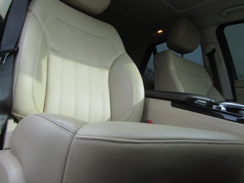 Used 2016 Mercedes-Benz GLE 350 w/ Premium Package image 22