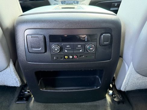 Used 2015 Chevrolet Suburban LT w/ Luxury Package image 38