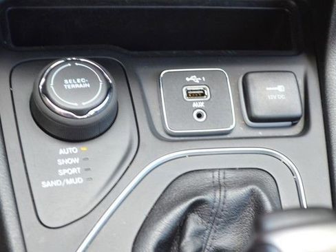 Used 2021 Jeep Cherokee Latitude Lux AWD/4WD image 26