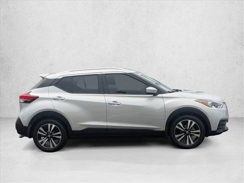 Used 2019 Nissan Kicks SV w/ Exterior Package FWD image 4