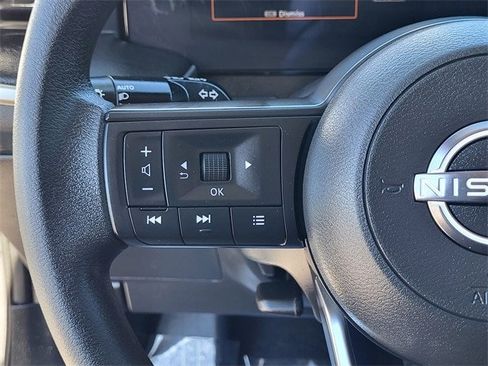 Used 2025 Nissan Kicks S image 12