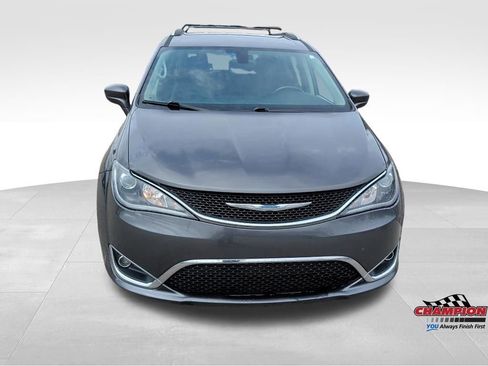 Used 2018 Chrysler Pacifica Touring-L FWD image 8