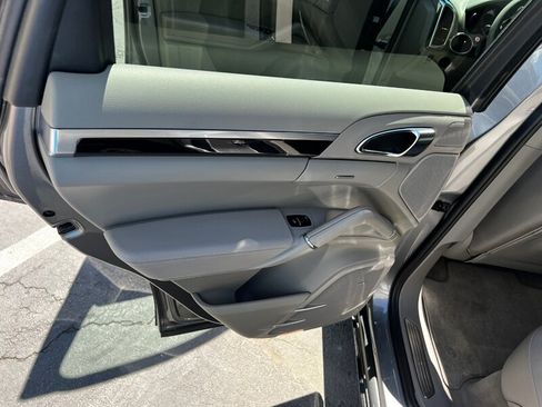Used 2011 Porsche Cayenne S AWD/4WD image 22
