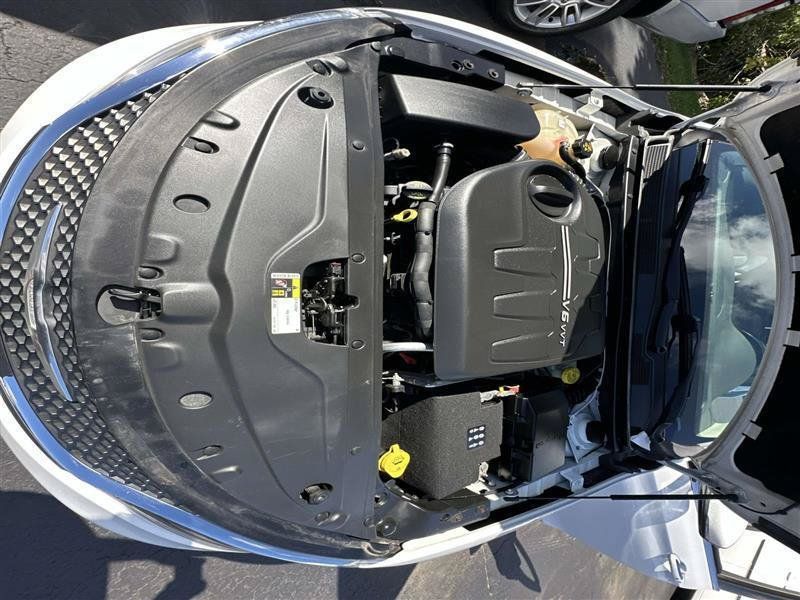 Used 2016 Chrysler 200 C w/ Sun & Sound Group FWD image 7