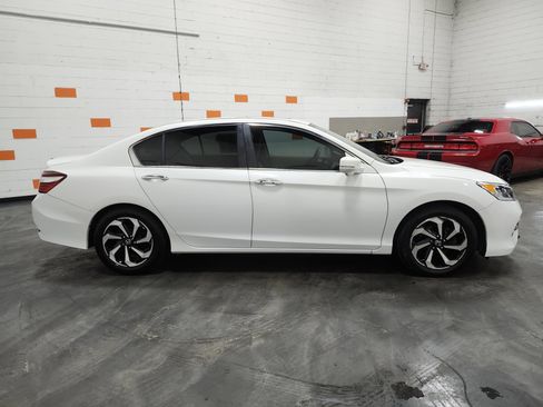 Used 2017 Honda Accord EX-L image 18