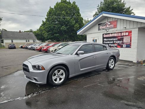 Used 2013 Dodge Charger SE RWD image 5