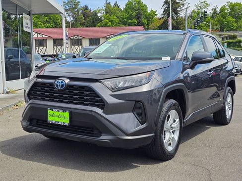 Used 2019 Toyota RAV4 LE w/ Carpet Mat Package AWD/4WD image 3