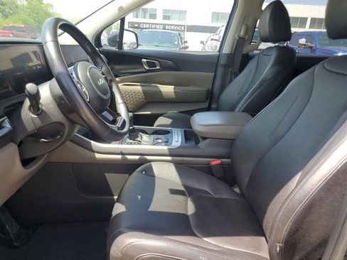Used 2025 Kia Carnival FWD image 17