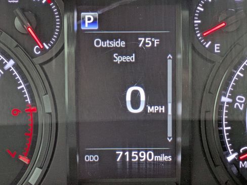 Used 2021 Toyota 4Runner SR5 Premium w/ Moonroof Package AWD/4WD image 15