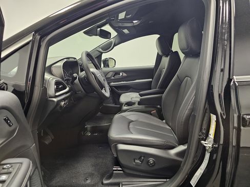 New 2026 Chrysler Pacifica Select image 19