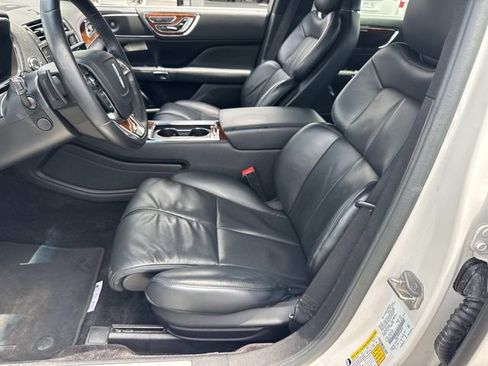 Used 2017 Lincoln Continental Reserve w/ Technology Package FWD image 19