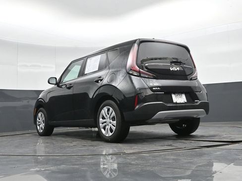 Used 2023 Kia Soul LX image 40