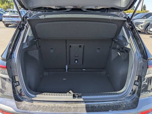 New 2026 Volkswagen Taos SE FWD image 29