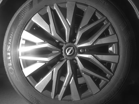 Used 2025 Nissan Altima 2.5 SV FWD image 15