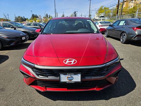 Used 2025 Hyundai Elantra SE image 8