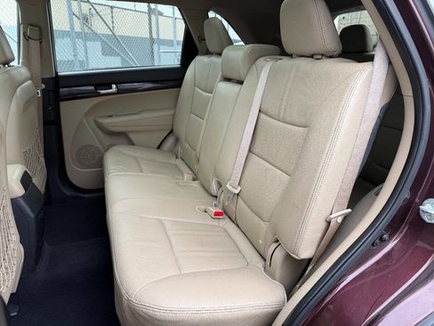 Used 2013 Kia Sorento EX w/ EX V6 Premium Pkg image 12