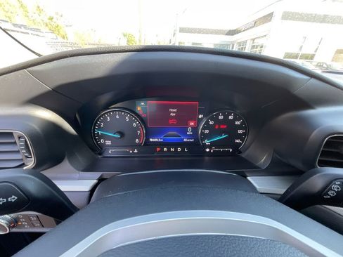 Used 2022 Ford Explorer XLT w/ Equipment Group 202A AWD/4WD image 16