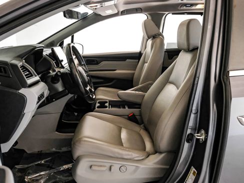 Used 2018 Honda Odyssey Touring image 3