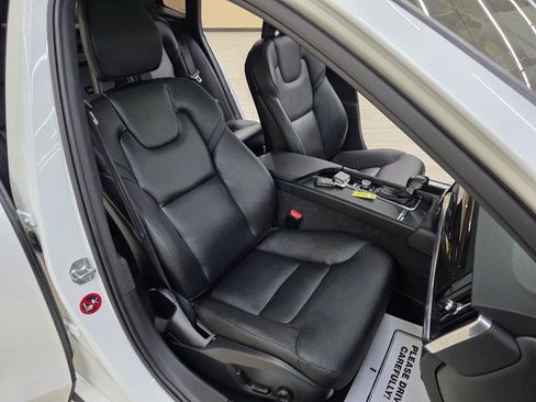Used 2017 Volvo S90 T5 Momentum w/ Vision Package FWD image 20