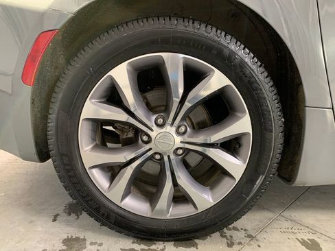 Used 2020 Chrysler Pacifica Limited w/ Tire & Wheel Group image 32