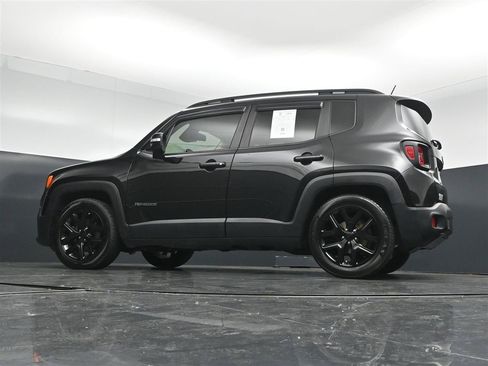 Used 2017 Jeep Renegade Altitude FWD image 24