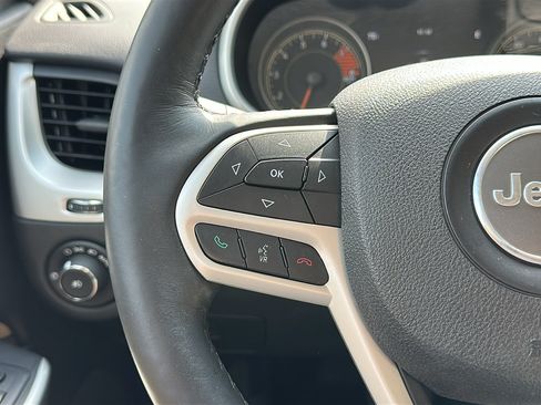Used 2017 Jeep Cherokee Limited AWD/4WD image 16