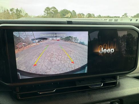 Used 2024 Jeep Wrangler Unlimited w/ Convenience Group image 21