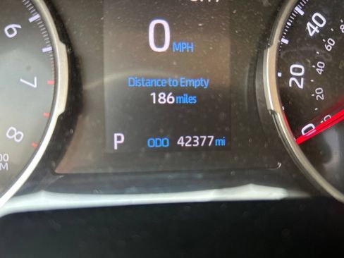 Used 2020 Toyota RAV4 XLE Premium AWD/4WD image 9
