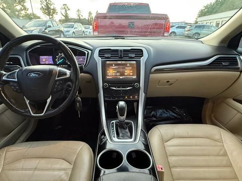 Used 2013 Ford Fusion SE FWD image 3