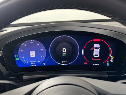 Certified 2025 Porsche Macan Electric image 19