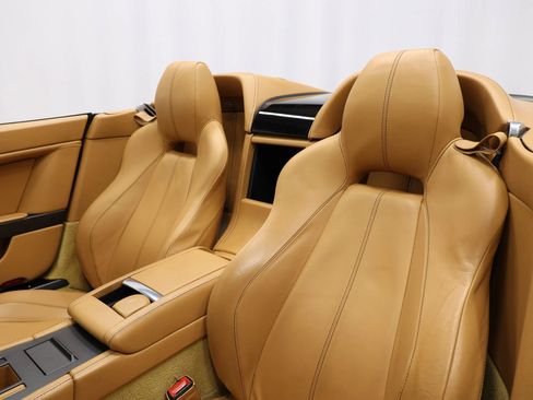 Used 2012 Aston Martin V8 Vantage V8 Convertible 2D image 3