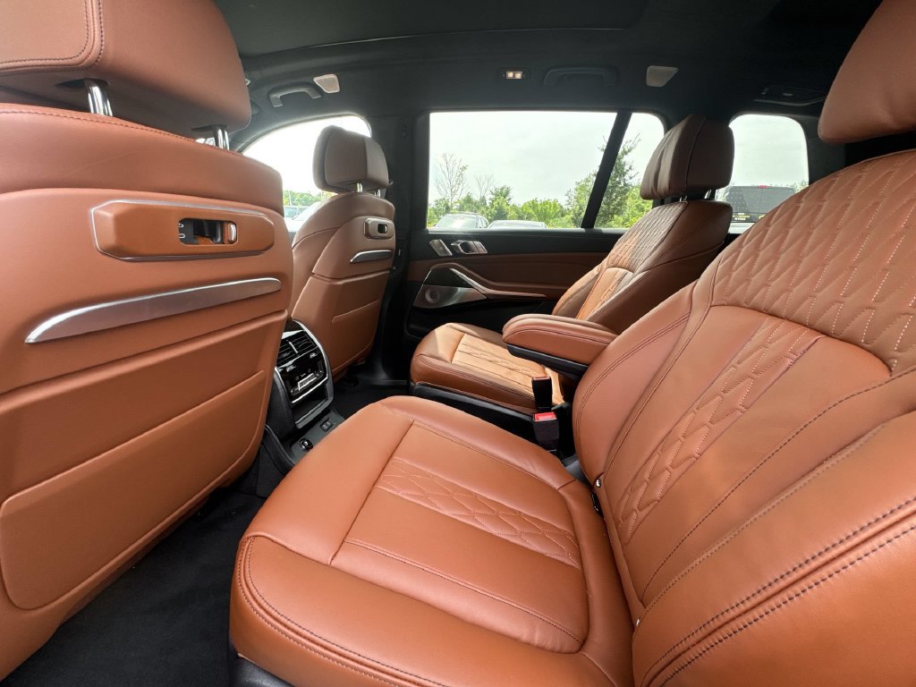 Used 2027 BMW X7 M60i AWD/4WD image 25