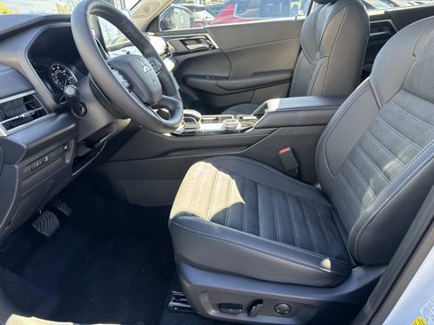 New 2026 Mitsubishi Outlander AWD image 12