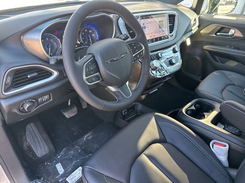 New 2026 Chrysler Voyager LX image 14