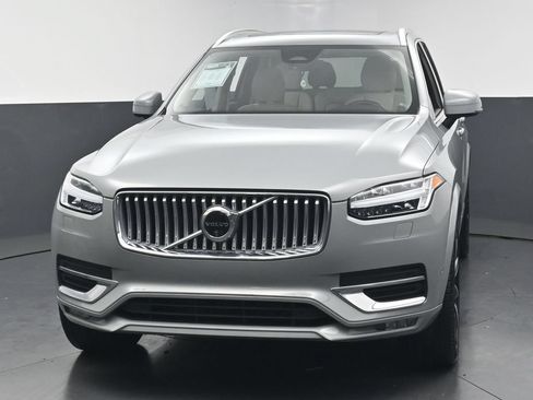 Used 2025 Volvo XC90 B5 Plus w/ Protection Package AWD/4WD image 9
