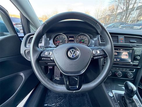 Used 2021 Volkswagen Golf 4-Door image 11