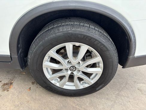 Used 2020 Nissan Rogue SV image 9